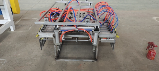 Sistem mesin pengaturan susunan bata robot untuk blok bata tanah liat merah