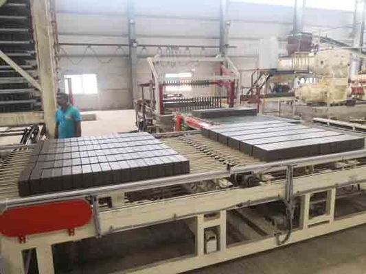 Lini Produksi Mesin Pembuat Batu Bata Lumpur Tanah Liat 2.5 ~ 2.8MPa Tekanan Ekstrusi