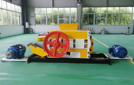 Lini Produksi Batu Bata Tanah Liat Penghematan Energi Mesin Roll Crusher Kecepatan Tinggi
