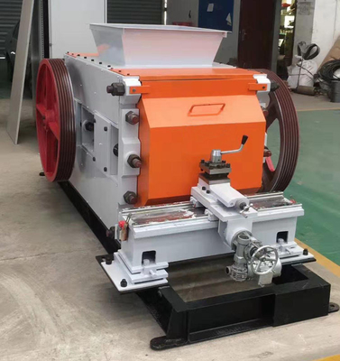 Mesin Fine Mill Roll Crusher 30 - 50t / jam Kapasitas produksi Untuk Pembuatan Bata