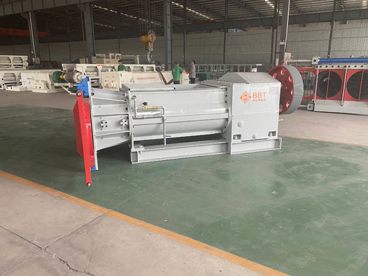 Pencampur Poros Ganda dengan Kapasitas Produksi 45-50m3/jam, Diameter Putar 550mm, dan Kecepatan Putar 30rpm untuk Pencampuran Presisi
