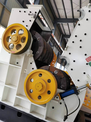 380V 50Hz Double Rotor Hammer Crusher Mill Untuk Pemrosesan Bahan